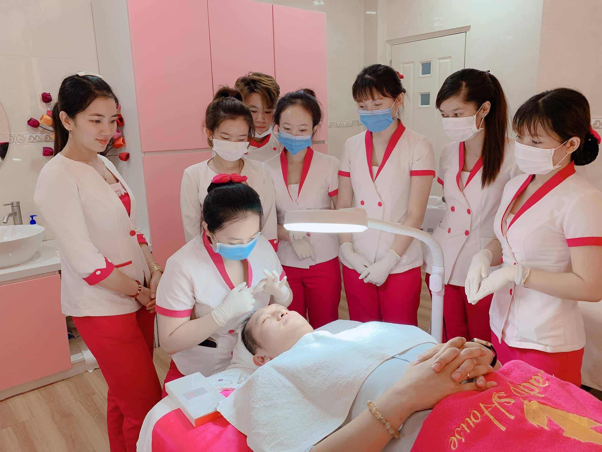 Các khóa đào tạo tại Lady Academy có mức học phí ổn định đi cùng chất lượng chuyên nghiệp.