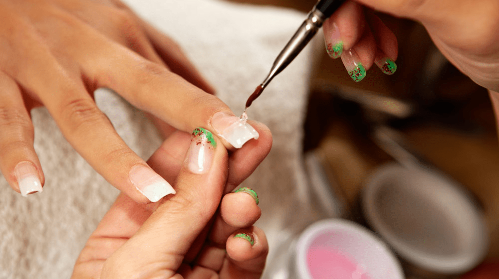 Sản phụ được khuyến cáo không nên học nail khi đang mang thai