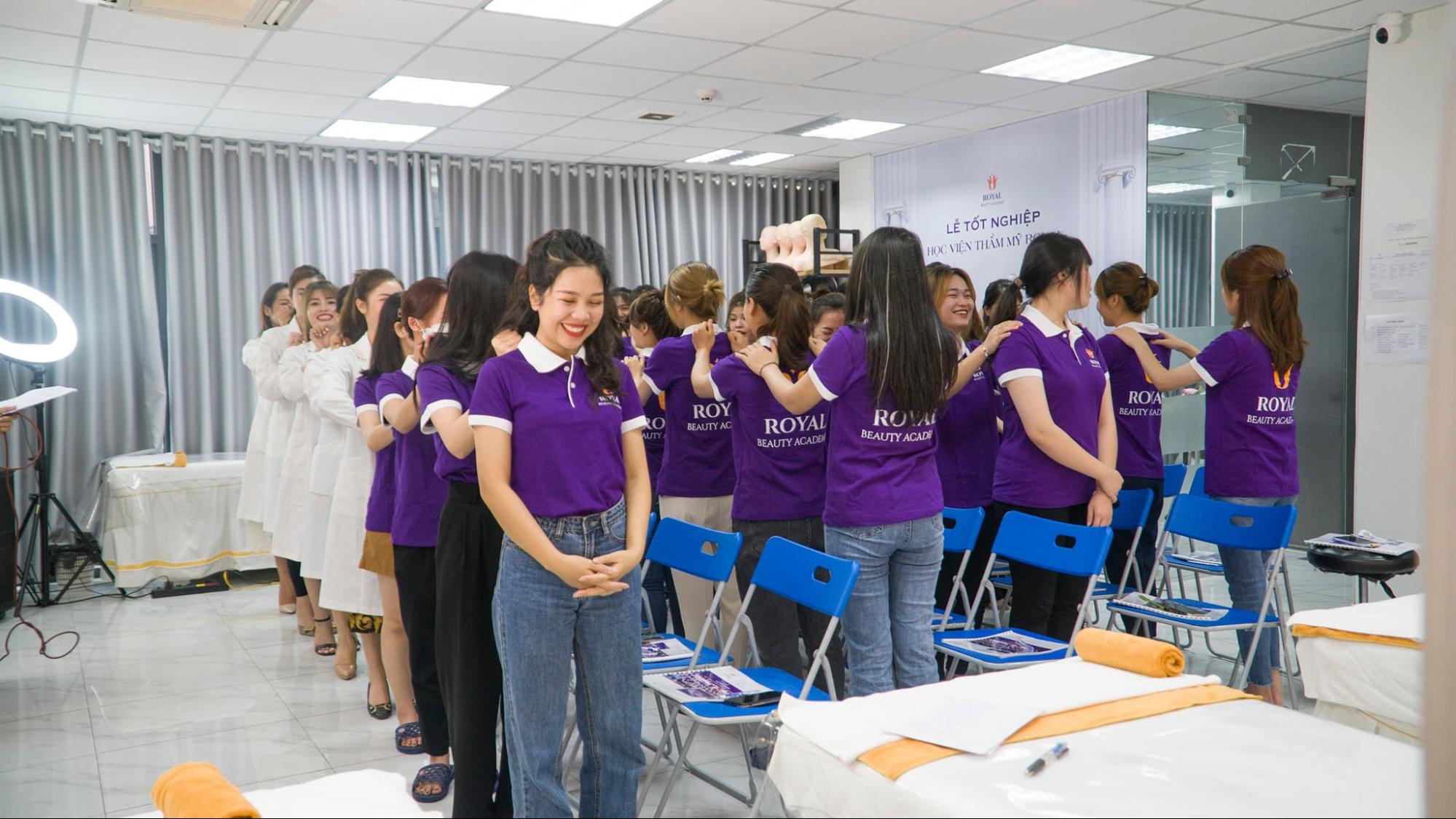 Royal Beauty Academy luôn tạo môi trường học tập vui vẻ, thoải mái nhất cho các học viên