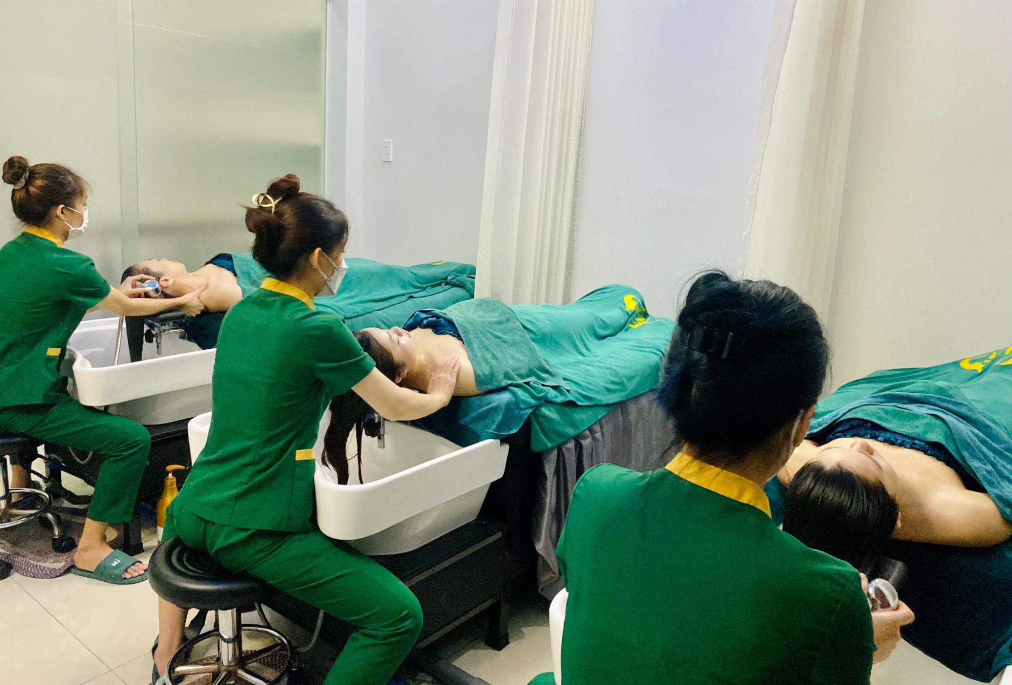 Hi Spa dạy gội đầu thảo dược chuẩn Trung Hoa với mức phí hợp lý