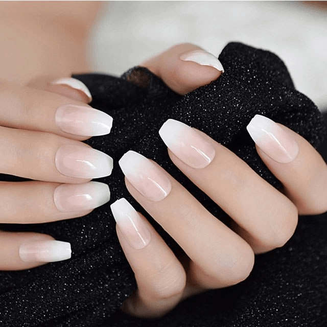 Mẫu nail đơn giản nhưng vẫn sang trọng ở Linh Leo Nails