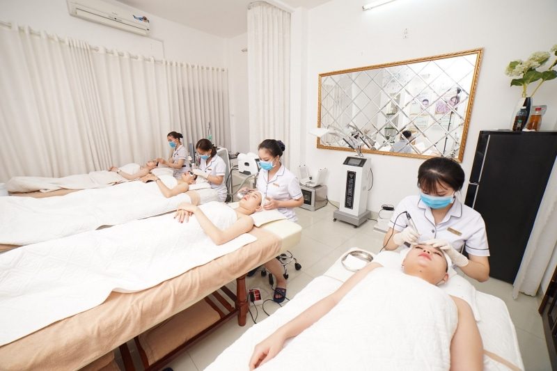 Spa EVA luôn cập nhật những xu hướng làm đẹp để xây dựng giáo trình đào tạo hiệu quả