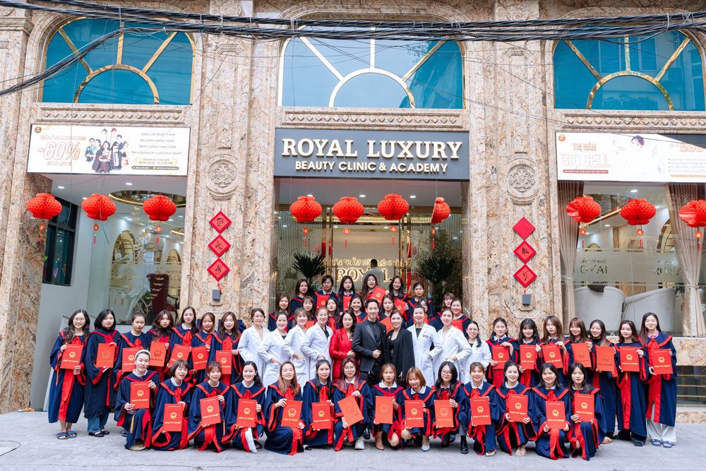 Hình ảnh lễ tốt nghiệp khóa học chăm sóc da K211 của Royal Beauty Academy