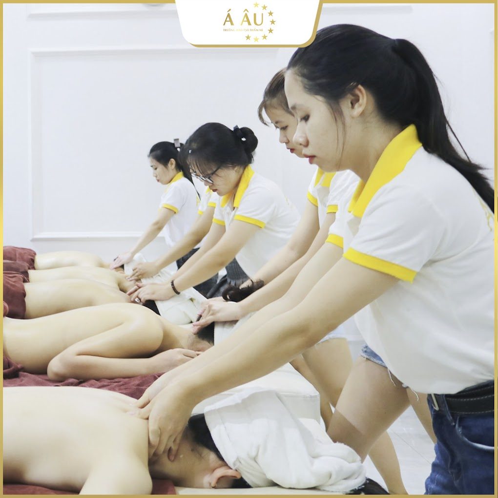 Hình ảnh lớp học Massage tại TpHCM của Á Âu