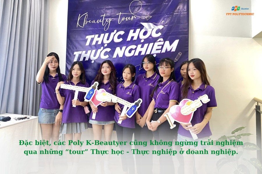Học Makeup ở Hà Nội tại Poly K-Beauty học viên có trải nghiệm tuyệt vời