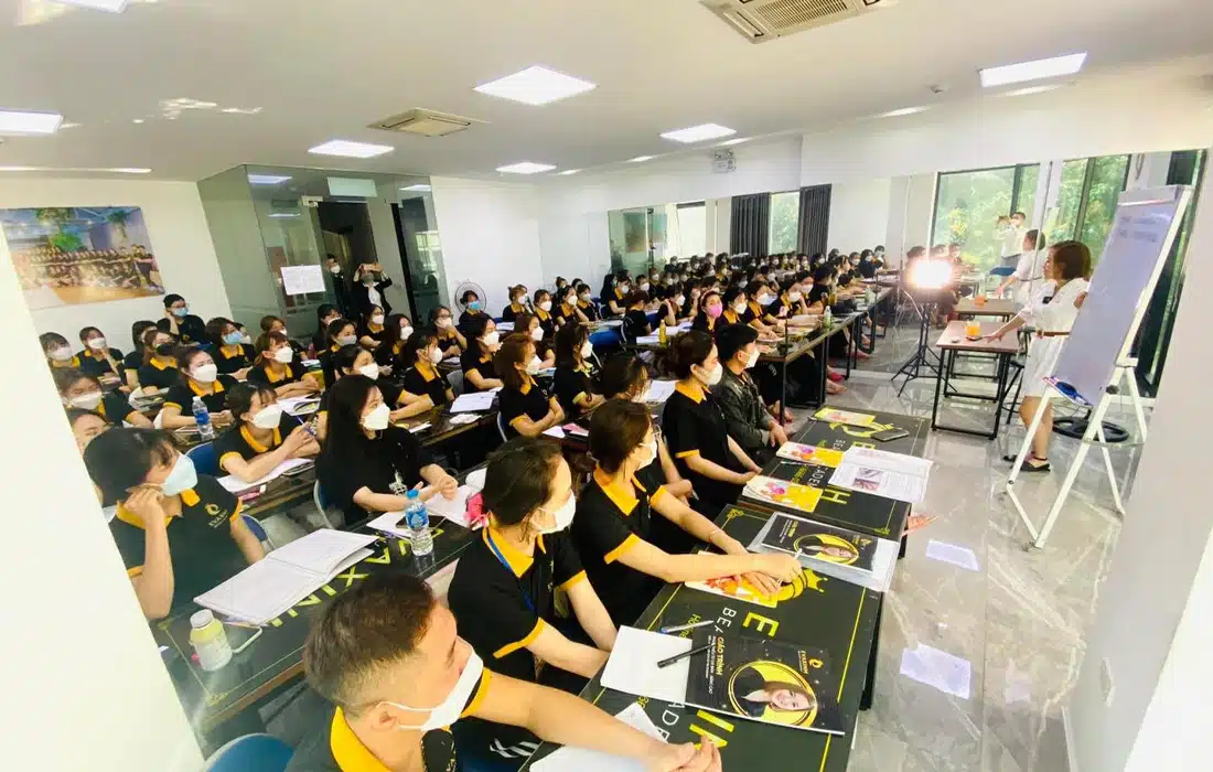 Lớp học đào tạo học nghề phun xăm thẩm mỹ tại Eva Xinh Beauty Academy