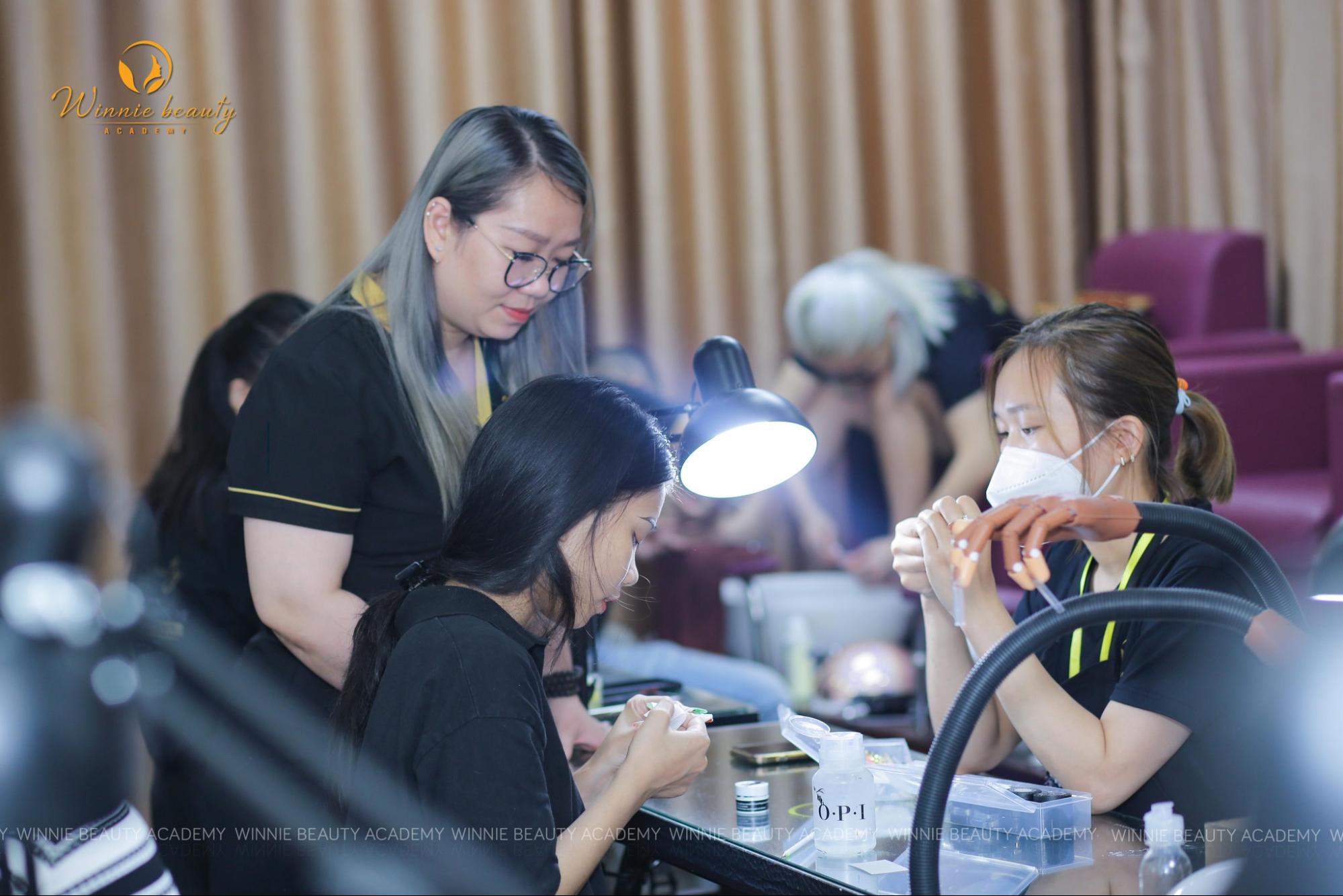 Winnie Beauty Academy với 10 năm hoạt động cung cấp khoá học uy tín tại Hà Nội
