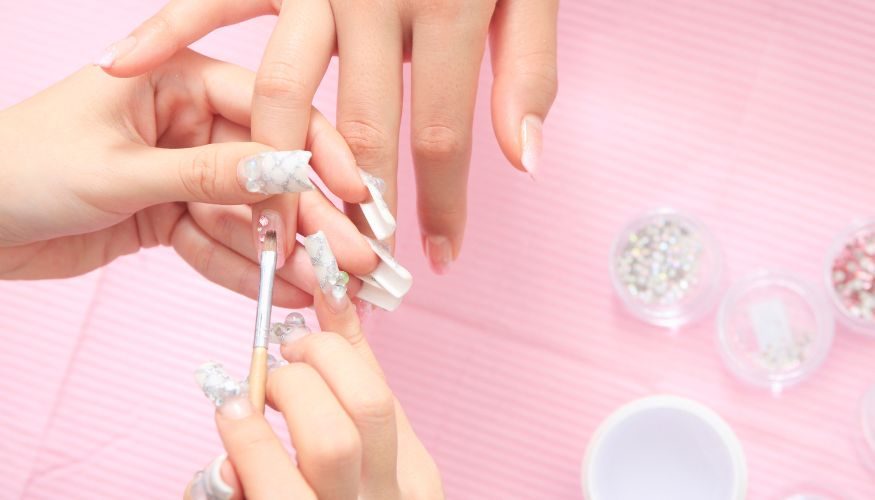 Học nail là câu trả lời khi hỏi nên học nghề gì cho nữ có bằng cấp 3?